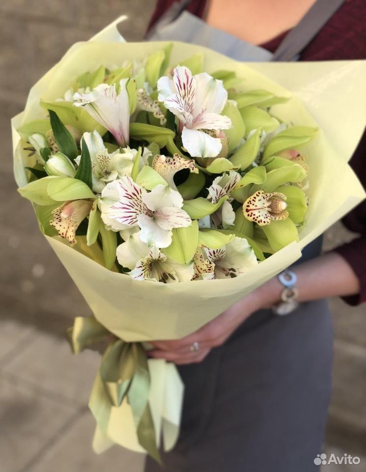 Орхидея с альстромерией Доставка купить на Зозу.ру - фотография № 1