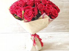 35 красных роз в крафт-бумаге+средство+доставка