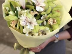 Орхидея с альстромерией Доставка