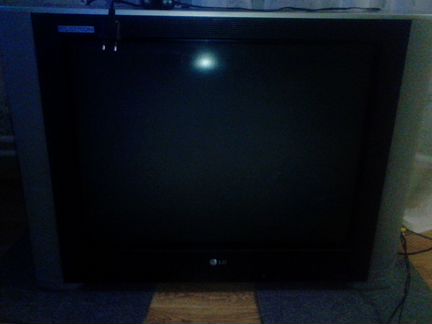 Телевизор LG. 72 см