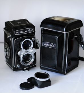 Среднеформатная камера Yashica mat