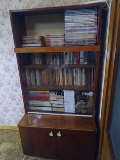 Книжный шкаф