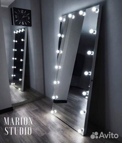Гримерное зеркало с лампочками