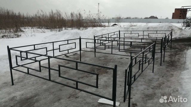 Оградки на кладбище