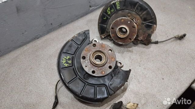 Передний поворотный кулак в сборе VW Jetta 6