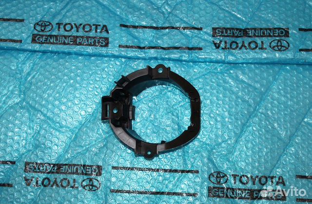 RAV4 -3 Крепление противотуманной фары правое NEW