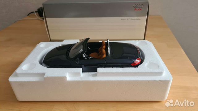 Audi TT Roadster 1:18 minichamps дилерская