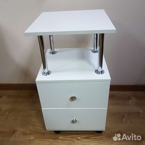 Этажерка на колесиках