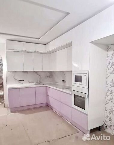 Кухня белый и розовый глянец