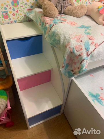 Кровать выкатная с лестницей и угловой шкаф