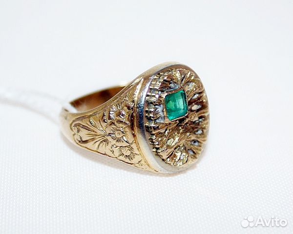 Перстень с изумрудом Перстень с изумрудом