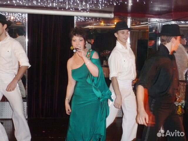 Ведущая певица + DJ Ведущая певица + DJ