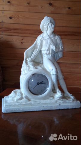 Часы-статуэтка Часы-статуэтка