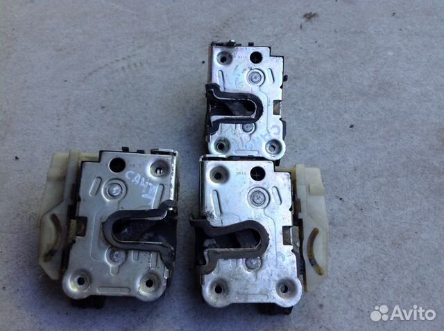 Замок двери задний правый Рено Сандеро