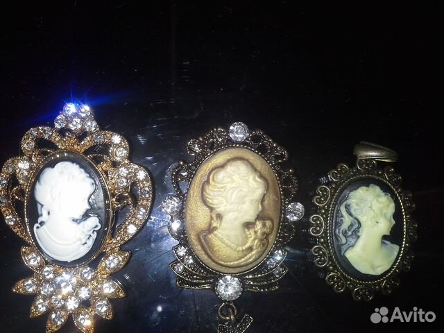 Янтарная винтажная брошь. Бижутерия Камея