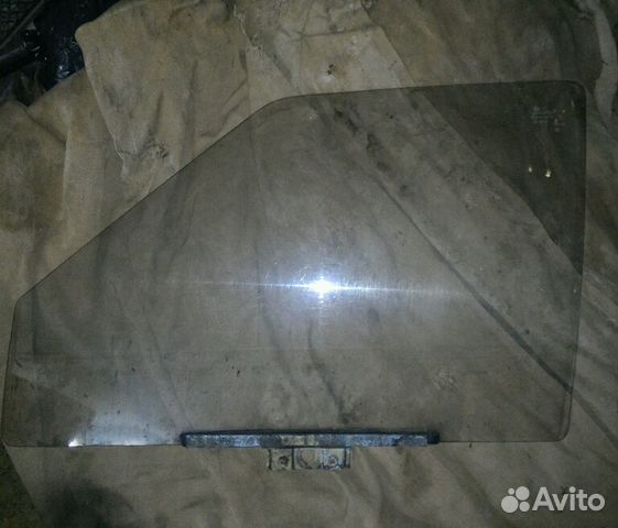 Стекло боковое левое на москвич. Без тонировки