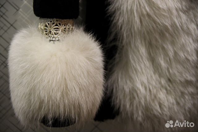 Мутоновая шуба с отделкой из песца Мутоновая шуба с отделкой из песца