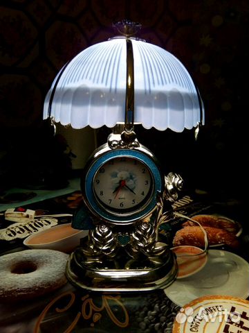 Лампа настольная с часами