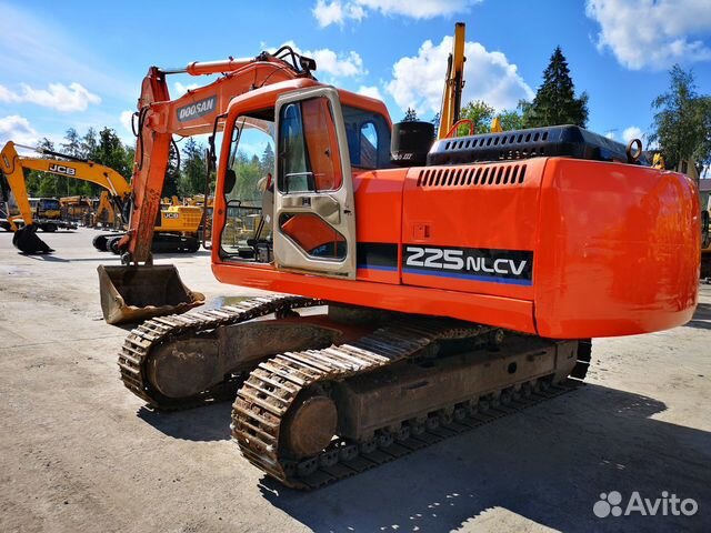 Габаритный гусеничный экскаватор Doosan 225 nlcv