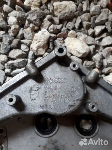 Крышка грм W12 BHT Audi Bentley 07D103173F