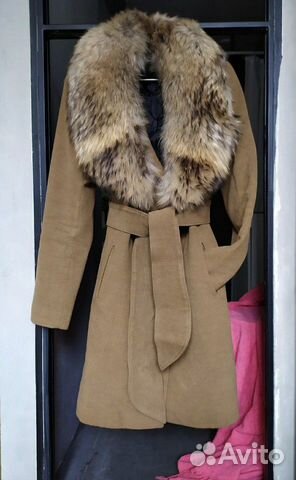 Пальто зимнее. Меховой ворот отстёгивается Пальто зимнее. Меховой ворот отстёгивается