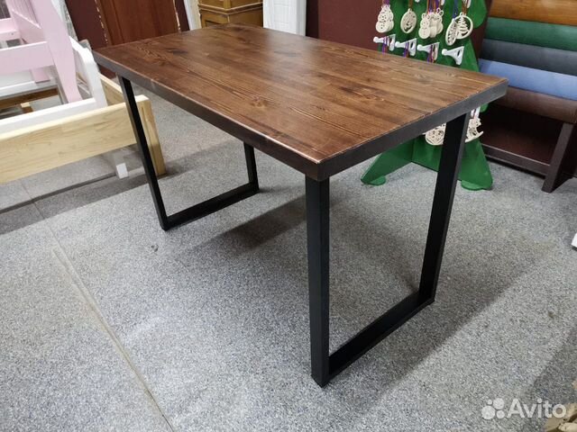 Стол из дерева и металла в стиле лофт