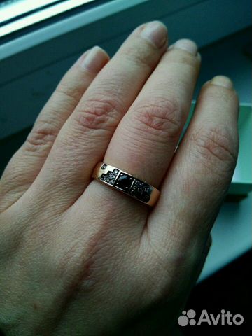 Золотое кольцо с сапфиром и бриллиантами Золотое кольцо с сапфиром и бриллиантами