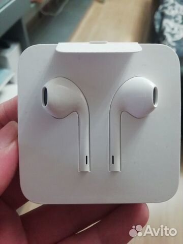 Наушники Apple EarPods с разъёмом Lightning