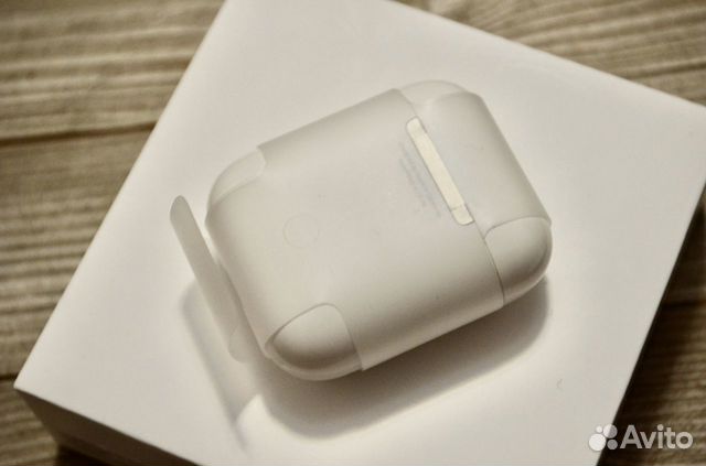 Новый оригинальный кейс Apple AirPods 2 Новый оригинальный кейс Apple AirPods 2