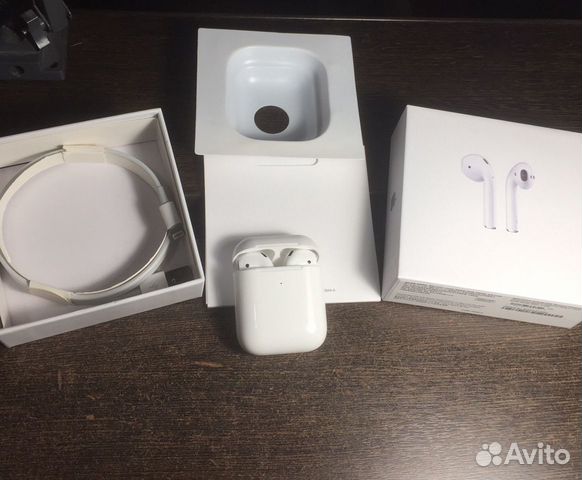 Беспроводные наушники AirPods Беспроводные наушники AirPods