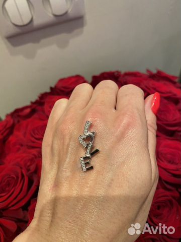 Подвеска Love с бриллиантами Подвеска Love с бриллиантами
