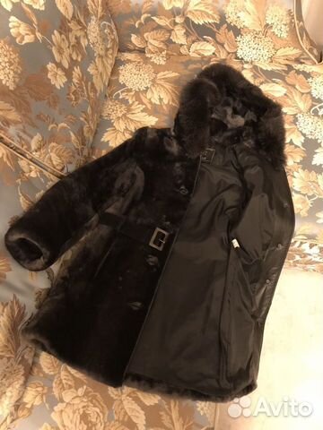 Шуба мутоновая с песцовой отделкой