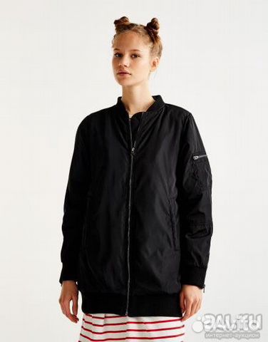 Бомбер удлиненный черный Pull&Bear