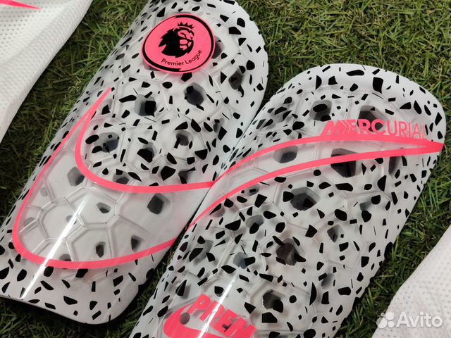 Новые футбольные щитки Nike Mercurial Lite Новые футбольные щитки Nike Mercurial Lite