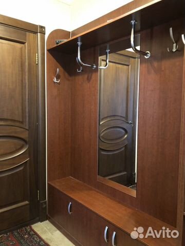 Прихожая и шкаф-купе с зеркалом