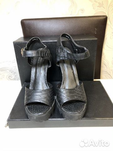 Босоножки новые