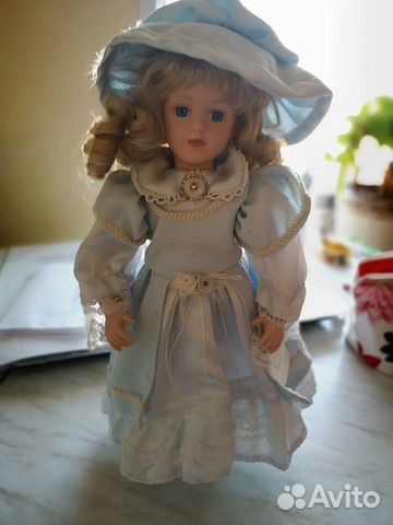 Кукла фарфоровая