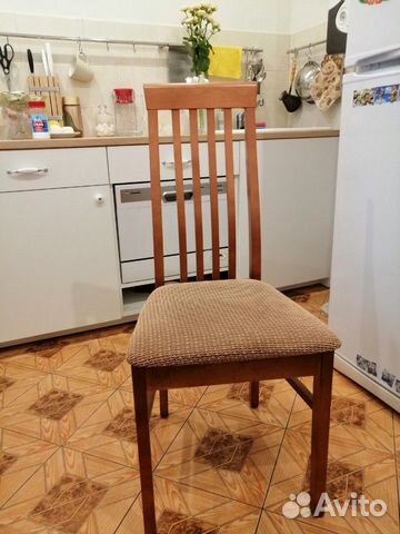 Стол и стулья