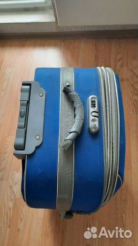 Чемодан на колесиках