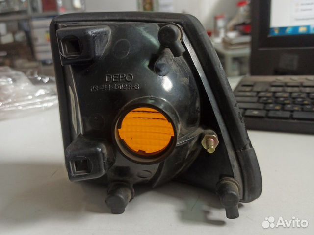Поворотник правый BMW e32 7