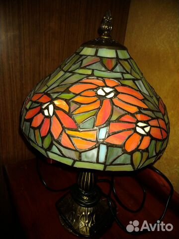 Винтажная настольная лампа в технике Тиффани, сред Винтажная настольная лампа в технике Тиффани, сред