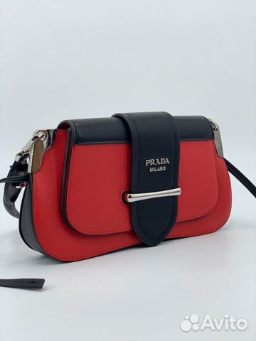Новая женская сумка мессенджер красная кожа Prada Новая женская сумка мессенджер красная кожа Prada