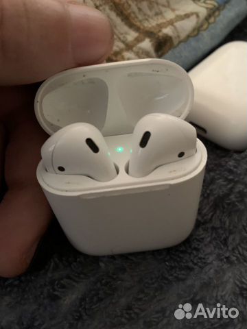 Apple AirPods 2 Lightning версия Apple AirPods 2 Lightning версия