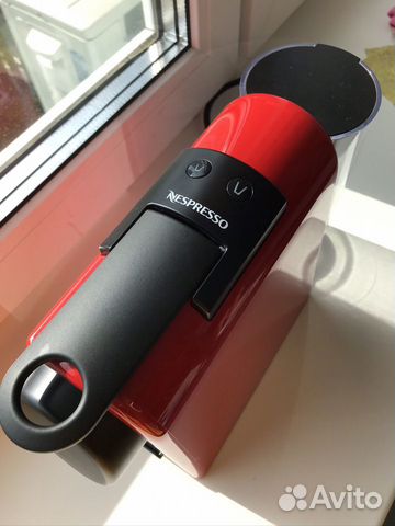 Кофемашина Nespresso Essenza Mini Ruby Red Кофемашина Nespresso Essenza Mini Ruby Red