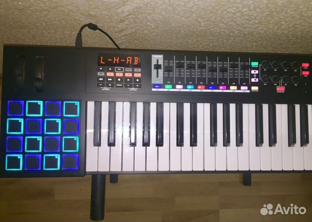 Midi клавиатура M-audio code 61 Black Midi клавиатура M-audio code 61 Black