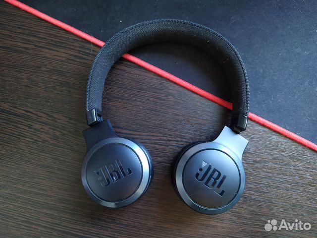 Беспроводные наушники JBL live400BT Беспроводные наушники JBL live400BT