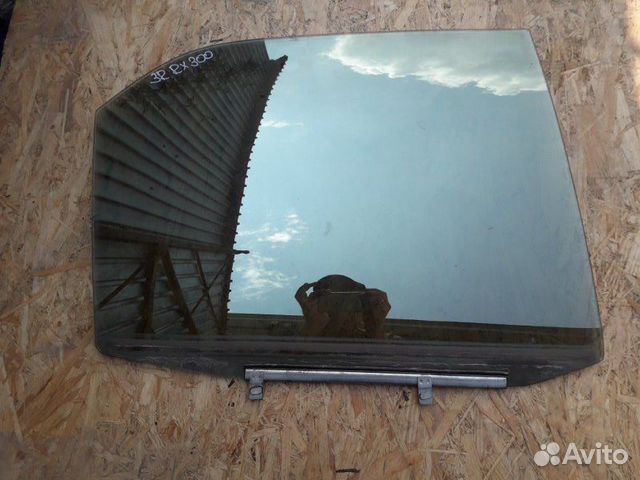 Стекло двери задней заднее правое Lexus Rx300 1