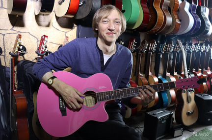 Розовая гитара