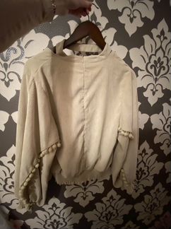 Вельветовая кофта с пумпонами