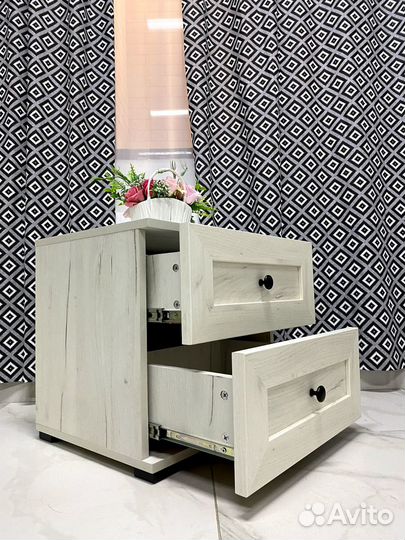 Тумба прикроватная